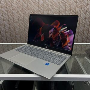 HP 15 core i5-1334U 8GB RAM 512GB SSD Dos 15.6" Silver,Touch