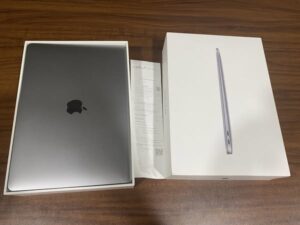 MacBook Air M1 8GB RAM /256GB SSD 13.3" space grey and Silver