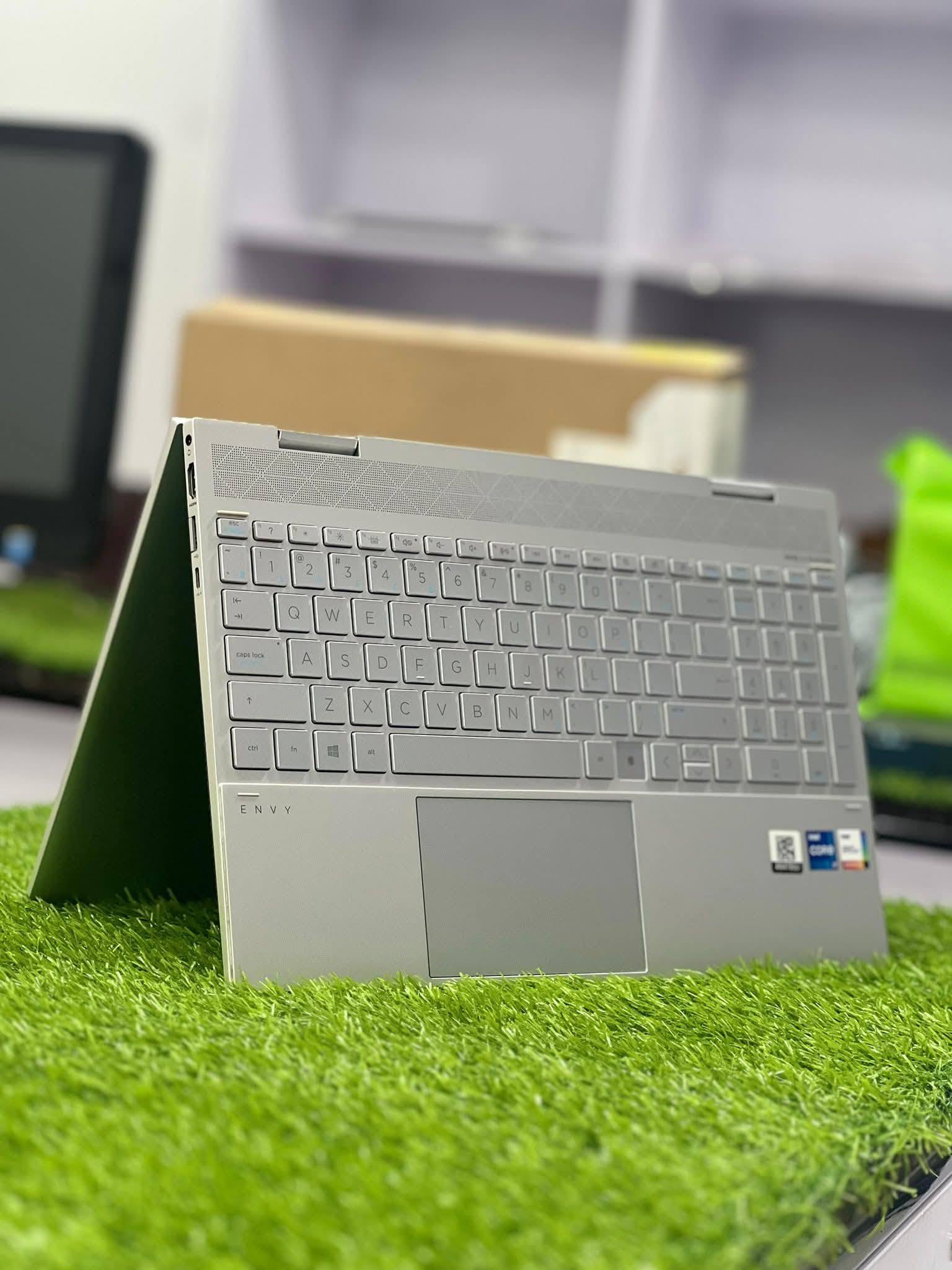 HP Envy 15 i7 11th Gen X360 Touch 16/512 - Image 2